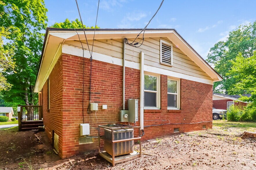 Building Photo - 5401 Snow White Ln
