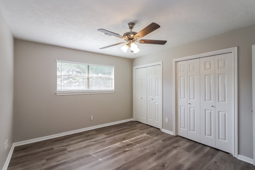 Building Photo - 928 Victoria Dr