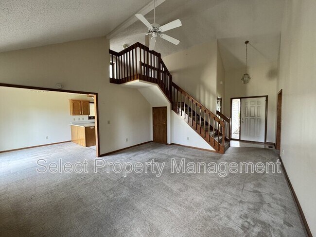 Building Photo - 7459 Montclair Dr