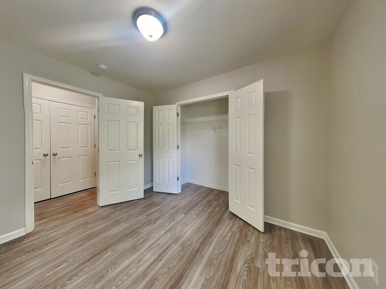 Building Photo - 705 Continental Dr