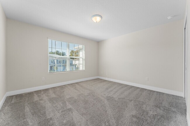 Building Photo - 4758 Kissimmee