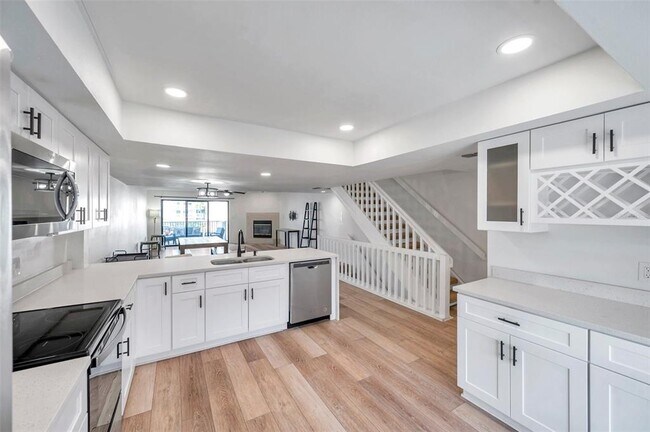 Building Photo - 745 Pinellas Bayway S