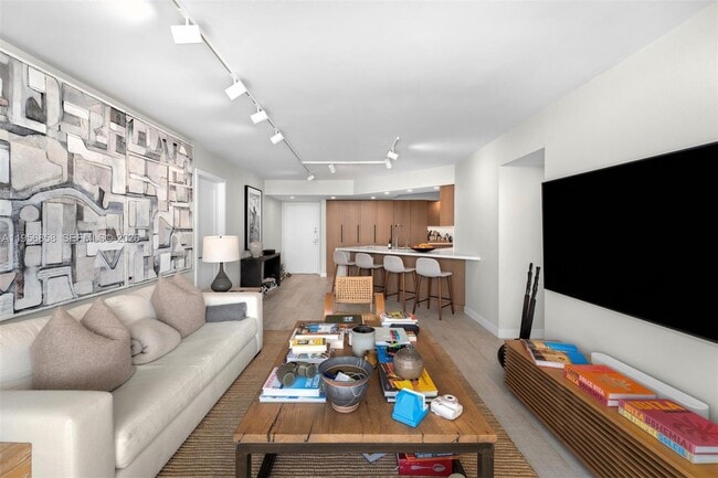 Building Photo - 1900 Sunset Harbour Dr