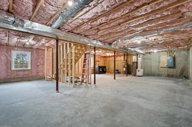 Building Photo - 237 Maplewold Rd