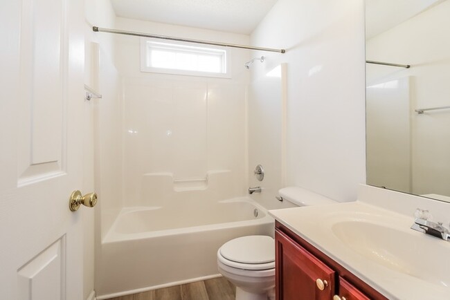 Building Photo - Stylish & Bright 3-Bedroom Home in Greenville
