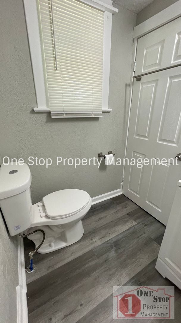 Building Photo - 4 Bedroom 2 bathroom in Kansas City!