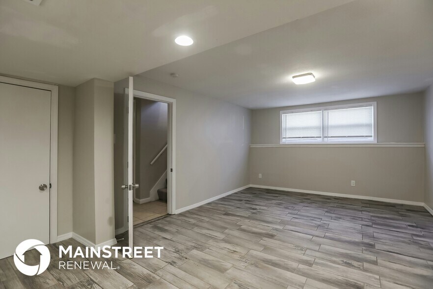 Building Photo - 11923 Manchester Ave