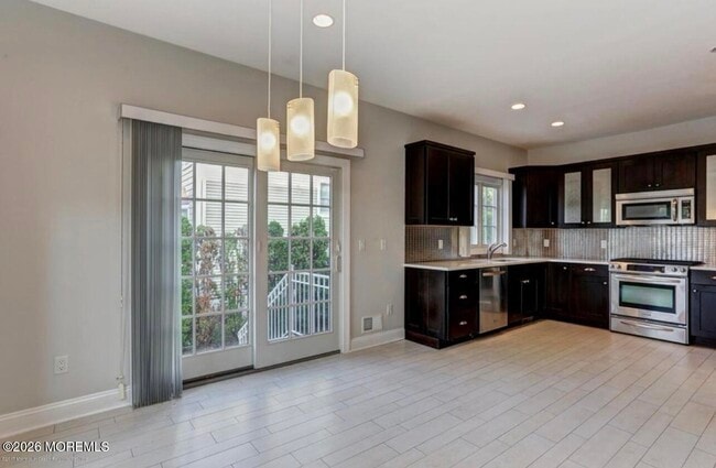 Building Photo - 1-3 Church St