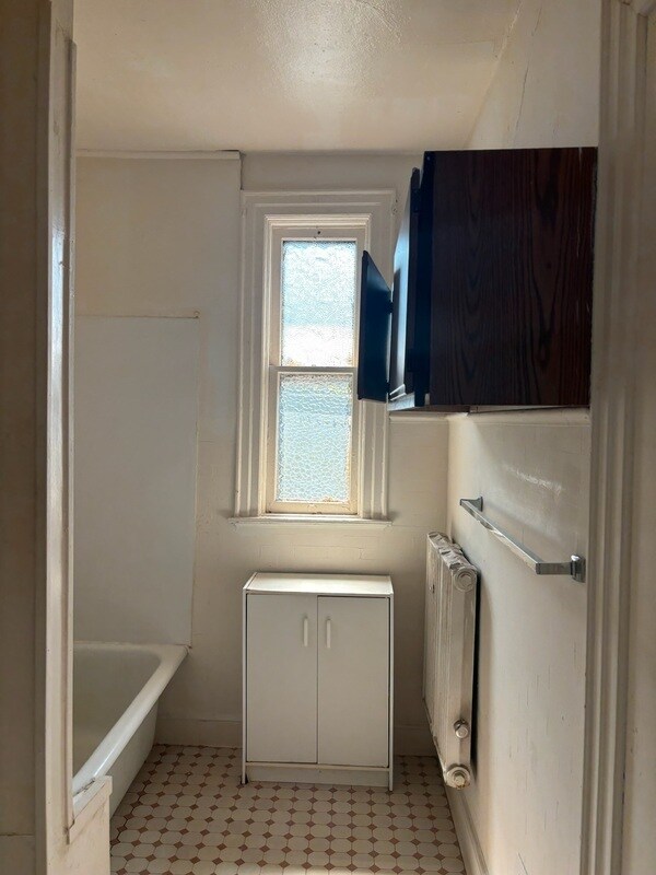 Building Photo - 319 N Pinckney St