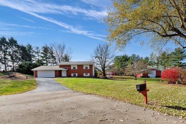 Building Photo - 49 Commanche Ct