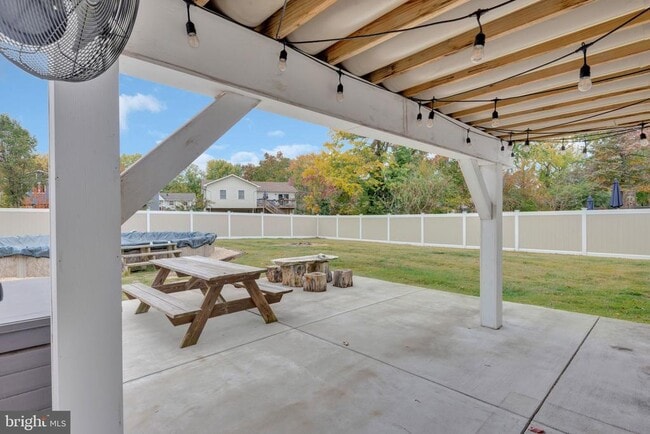 Building Photo - 852 Birchwood Ct