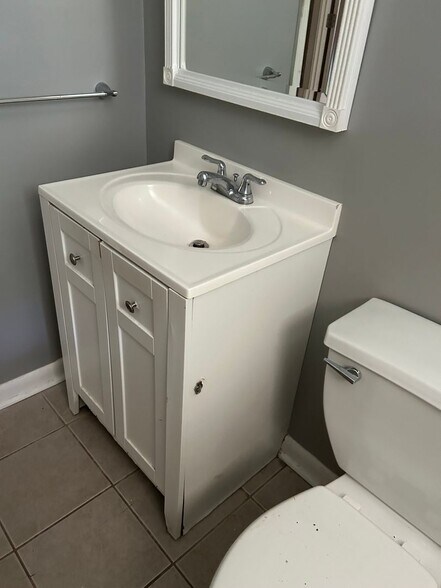 Building Photo - 923 Verdi Way
