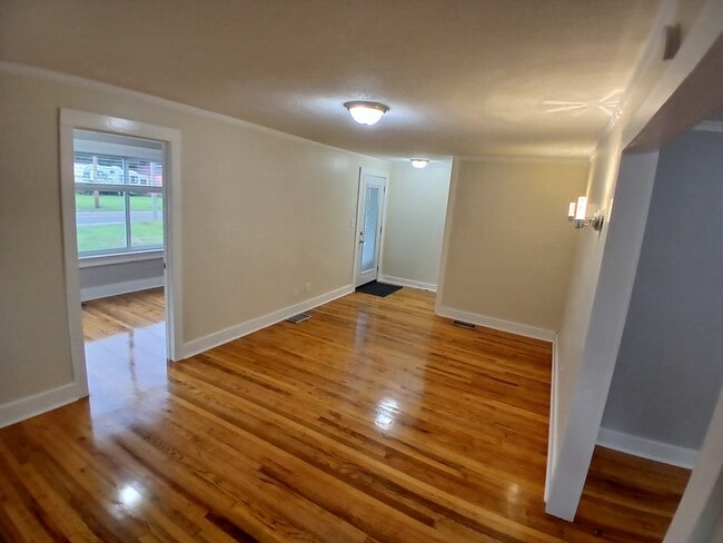 Building Photo - 3702 Armstrong Rd