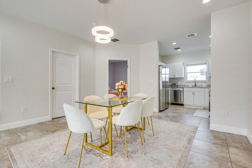 Building Photo - 2601 NW 15th Ct