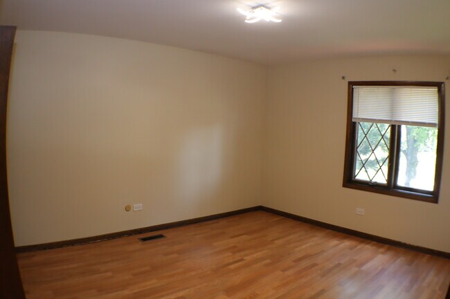 Building Photo - 44 Kingston Dr