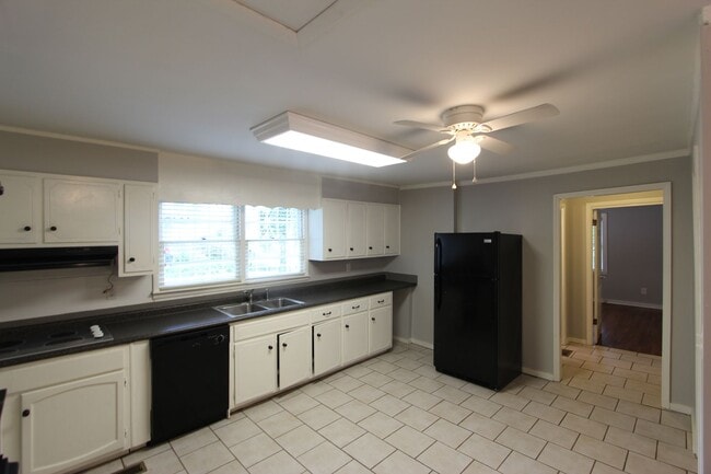 Building Photo - 2101 3rd Pl S