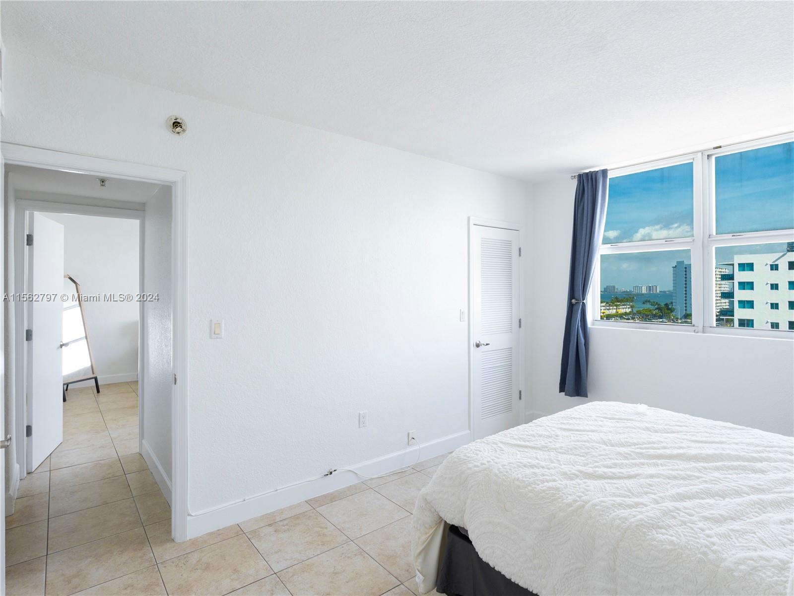 Building Photo - 7501 E Treasure Dr