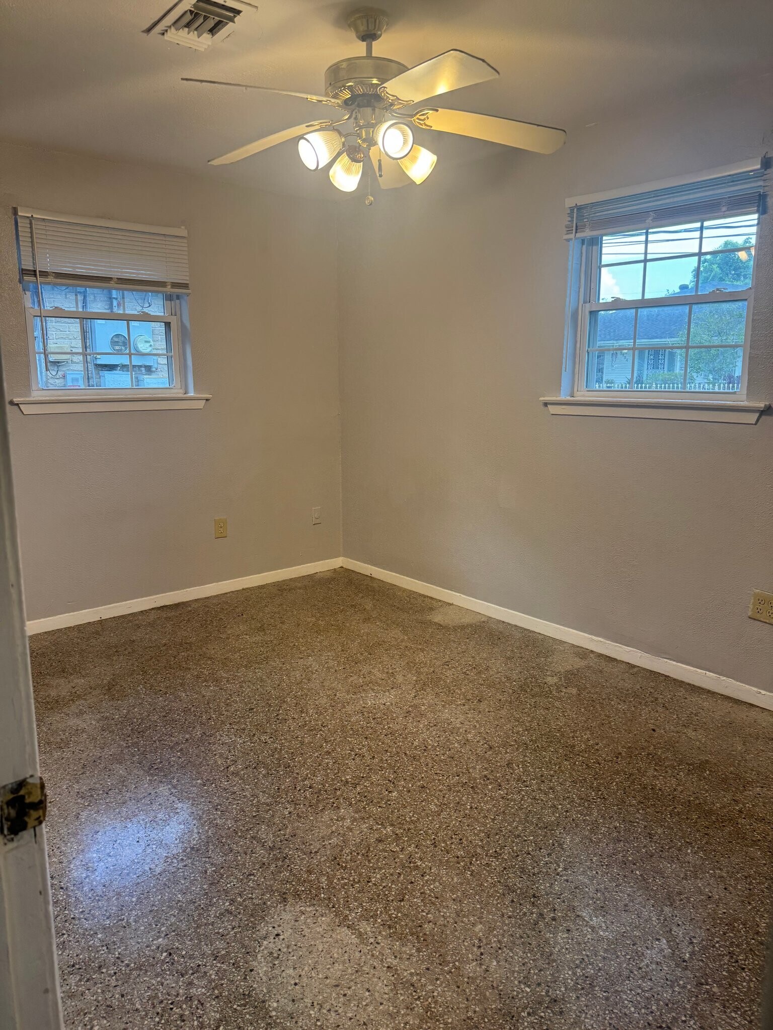Building Photo - 3336 De Armas St
