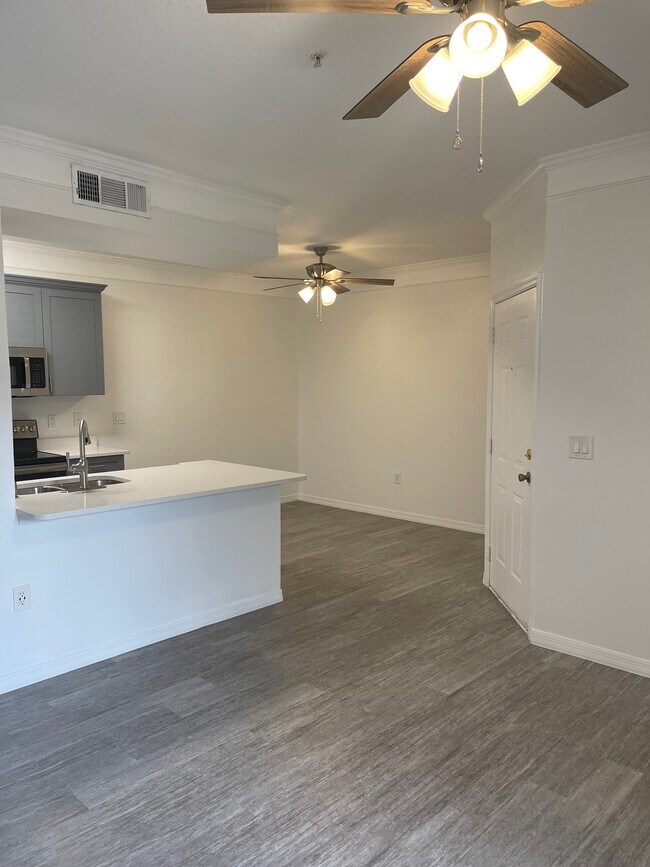 Building Photo - 11480 Villa Grand