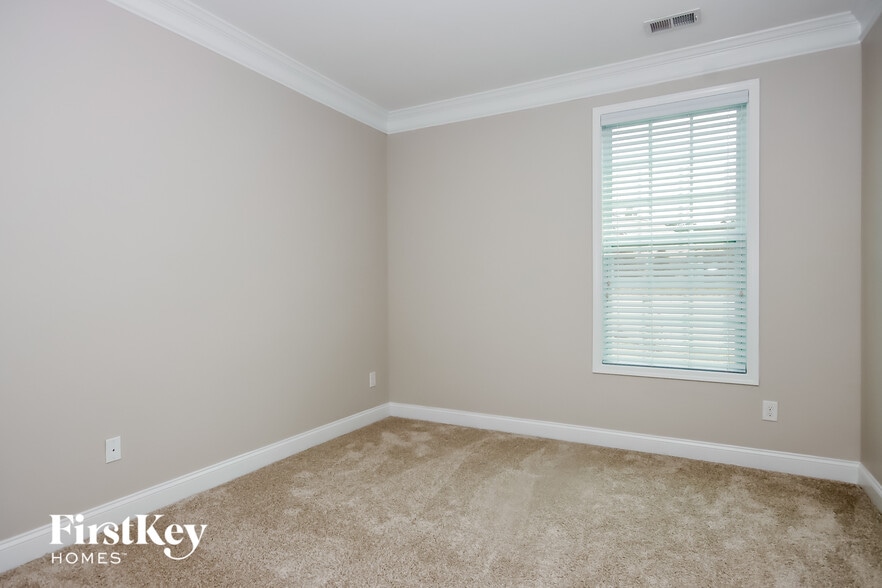 Building Photo - 7815 Sawgrass Ln