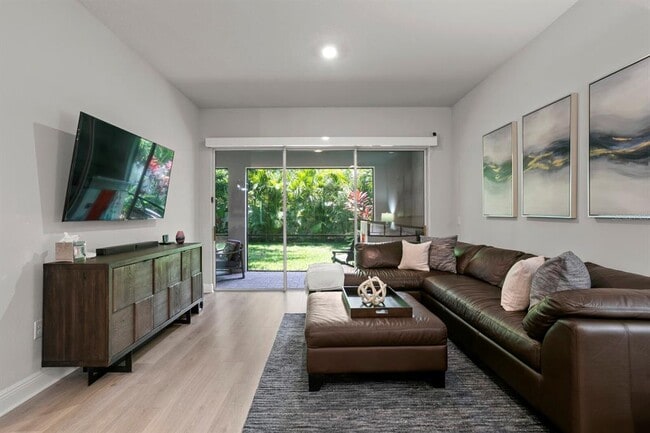 Building Photo - 408 S Matanzas Ave
