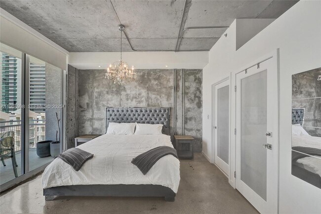 Building Photo - 444 NE 30th St