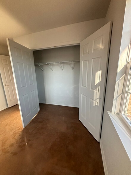 Building Photo - 198 Rustic Ln