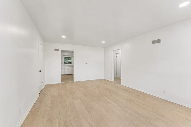 Building Photo - 1210 N 60th St