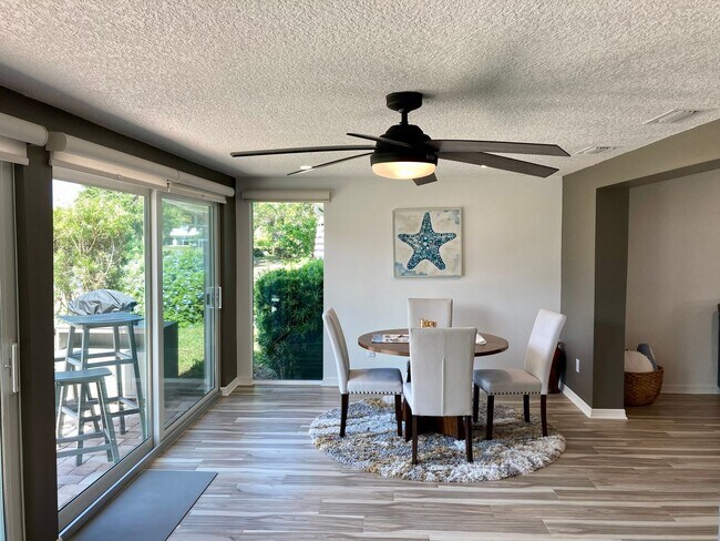 Building Photo - Completely remodeled waterfront condo!