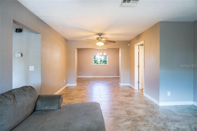 Building Photo - 2074 Greenbriar Blvd
