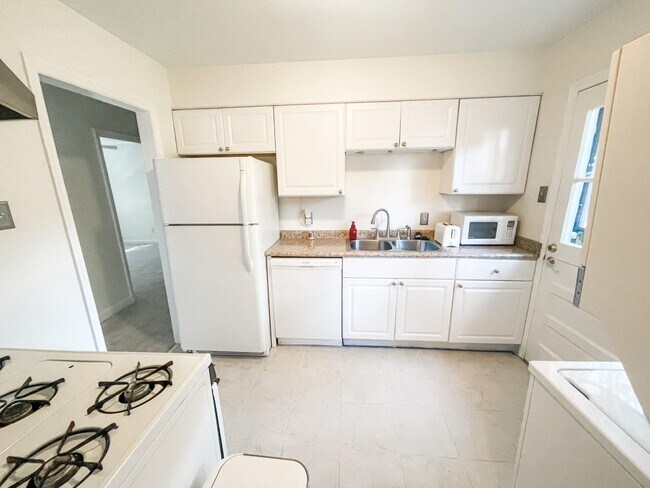 Building Photo - 1270 Perkins Terrace