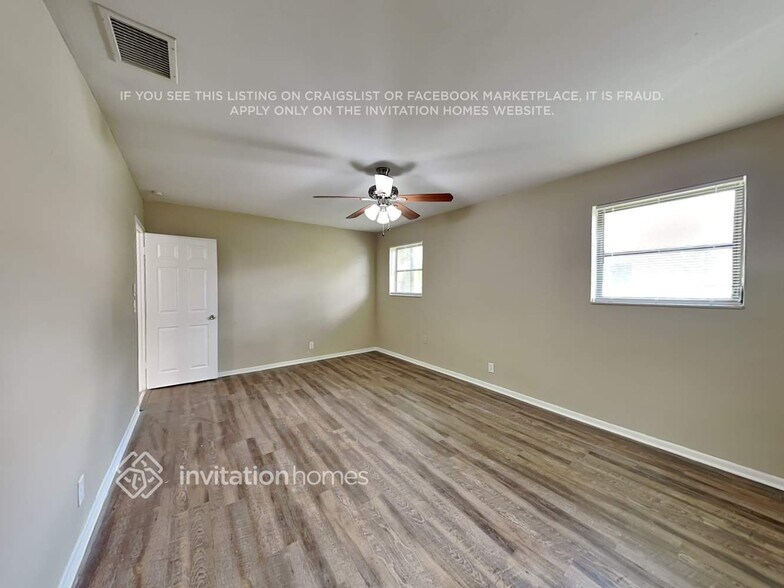 Building Photo - 4430 NW 106th Ave