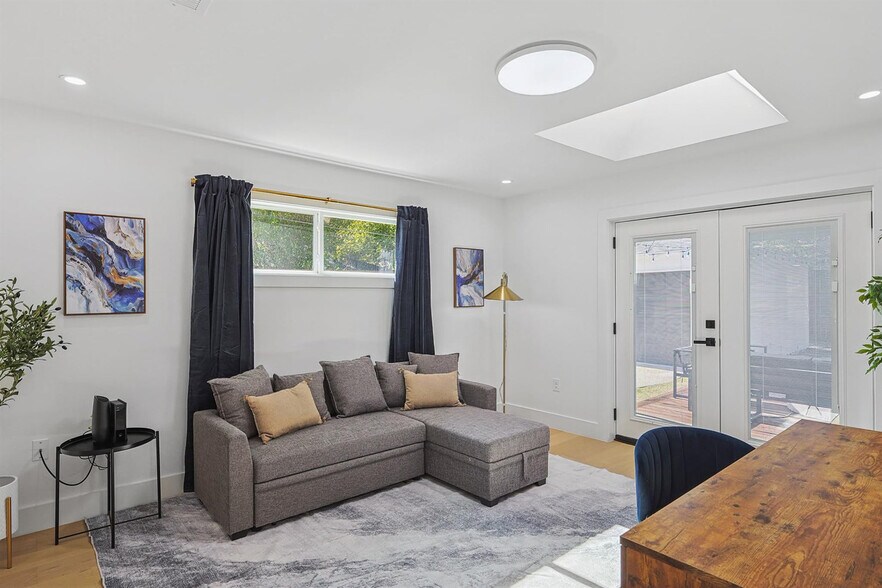 Building Photo - 6639 Aintree Cir