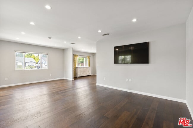 Building Photo - 12327 Hatteras St