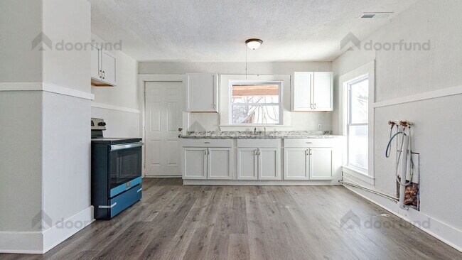 Building Photo - 11 Pleasant St