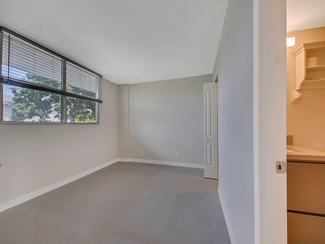 Building Photo - 108 Royal Pk Dr