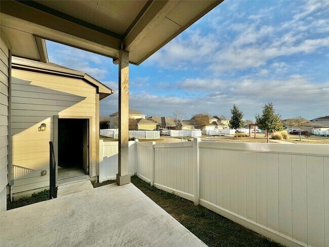 Building Photo - 417 Katmai Cir