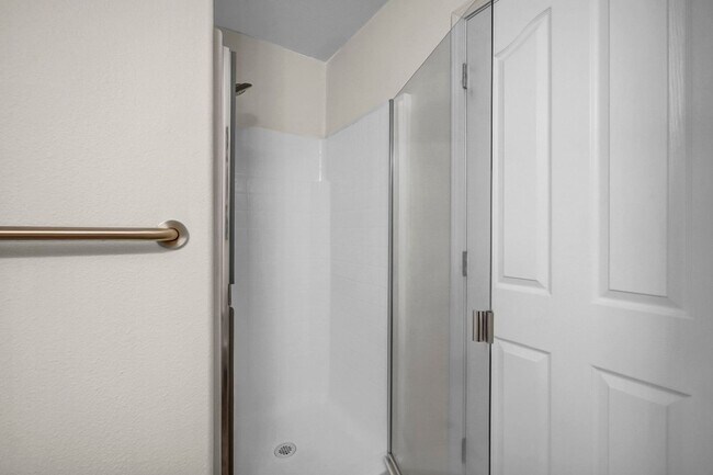 Building Photo - Enjoy this Spectacular Parklike backyard with Landscaping Included in Rent