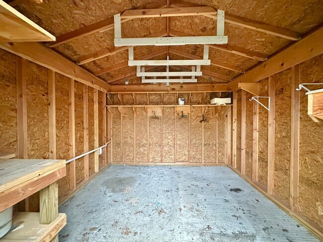 Building Photo - Available-Remodeled 3/2 with 4-Car Garage!