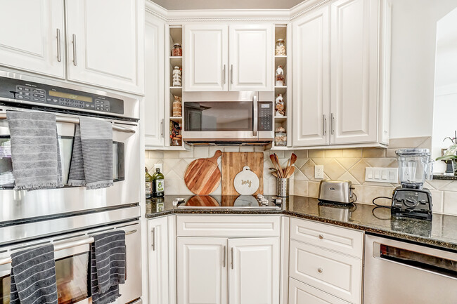 Building Photo - 1024 Patricians Ln