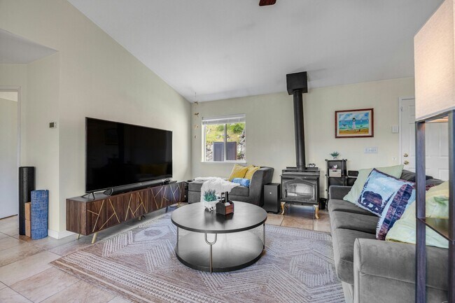 Building Photo - 323 Bodmer Ln