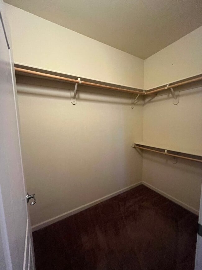 Building Photo - Spacious 2 bed 2 bath condo available in N...
