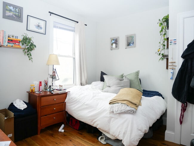 Building Photo - 255 Paris St