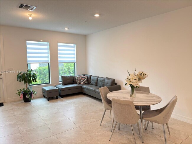 Building Photo - 8344 NW 7th Pl