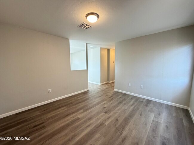 Building Photo - 506 N Iroquois Ave