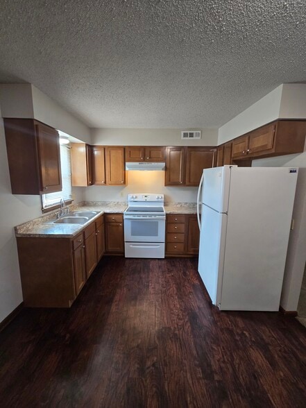 Building Photo - 509 Charleston Ave