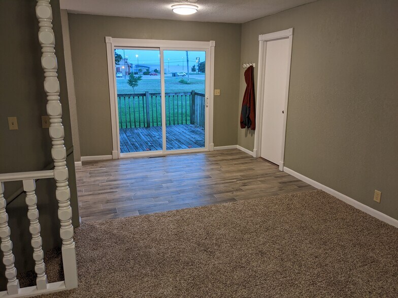 Dining Room. Deck. Tile Floors. - 749 W Clark Ave