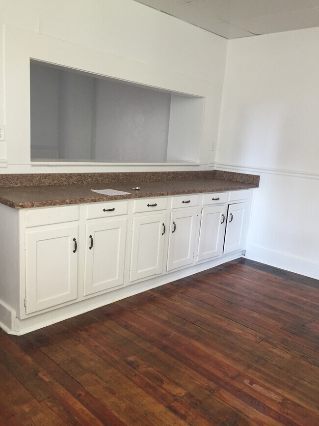 Building Photo - 3 Bedroom 2 Bath with Yard -York City SD