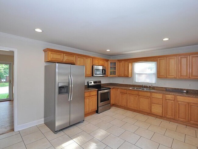 Building Photo - 7323 Idlewild Rd, Charlotte, NC 28212