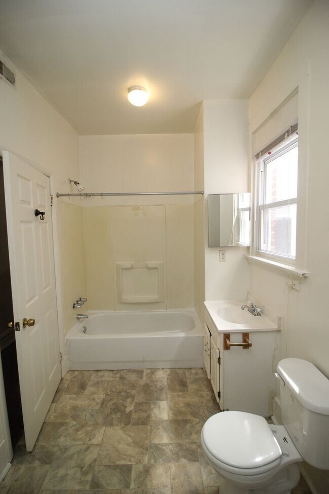 Building Photo - 2630 N Charles St